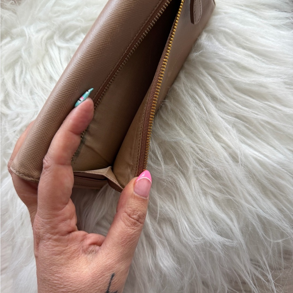 Prada Pink-Beige Saffiano Leather Flap Continental Wallet with Gold Logo - Picture 4 of 8